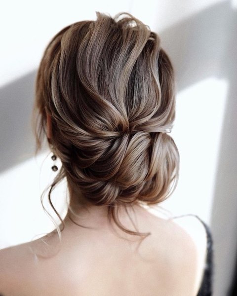 Wedding hairstyle without hairpins