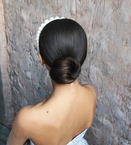 Wedding hairstyle with a hairband