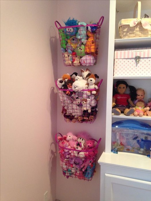 how to organize toys in a small room