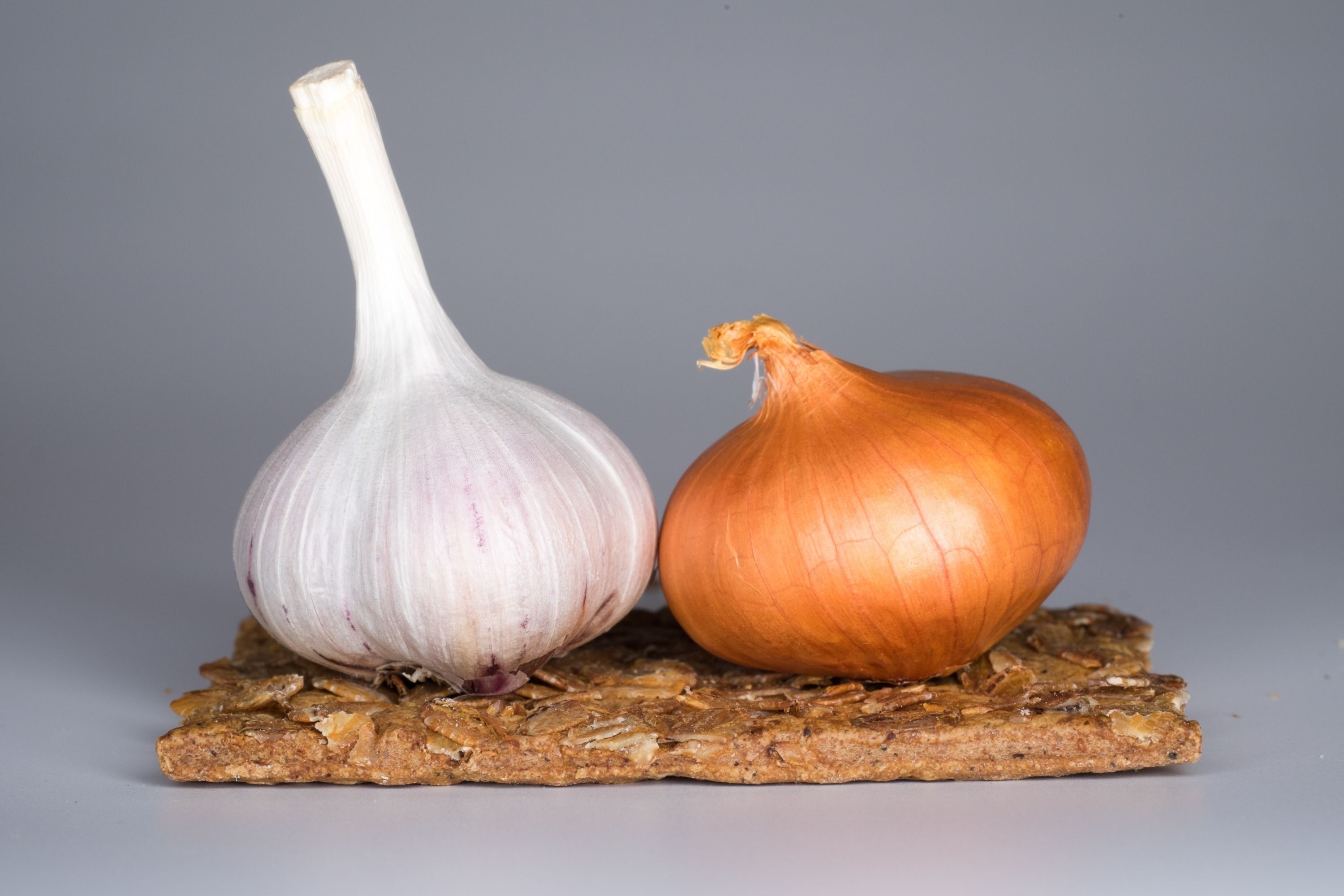 Get a Fat Free Body 8 Foods That Can Burn Fat Faster Than any Diets garlic and onions