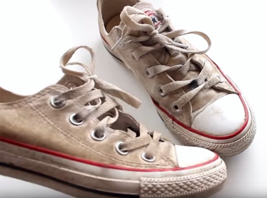 washing sneakers in a washing machine