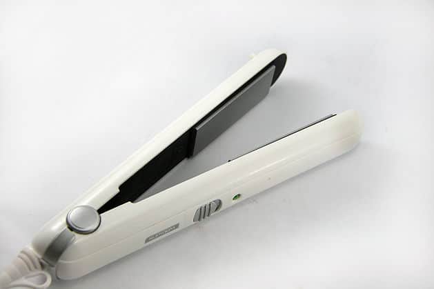how to clean flat iron 