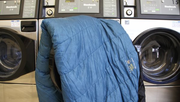 how to wash a sleeping bag in a washing machine