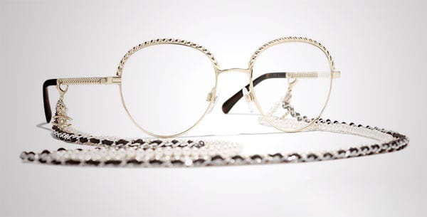 chains on the glasses