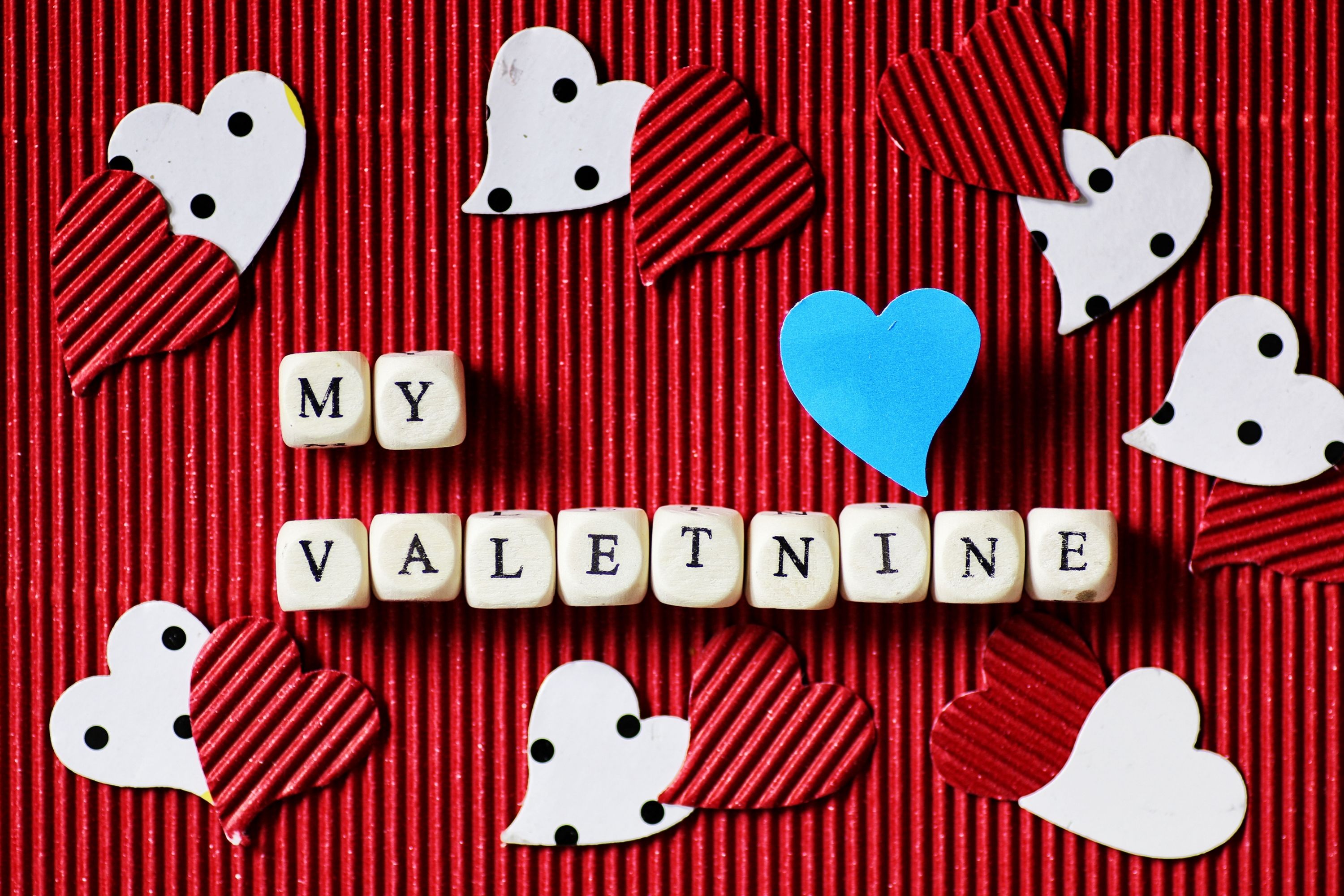 Valentine Day decoration DIY with paper