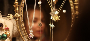 How to untangle jewelry
