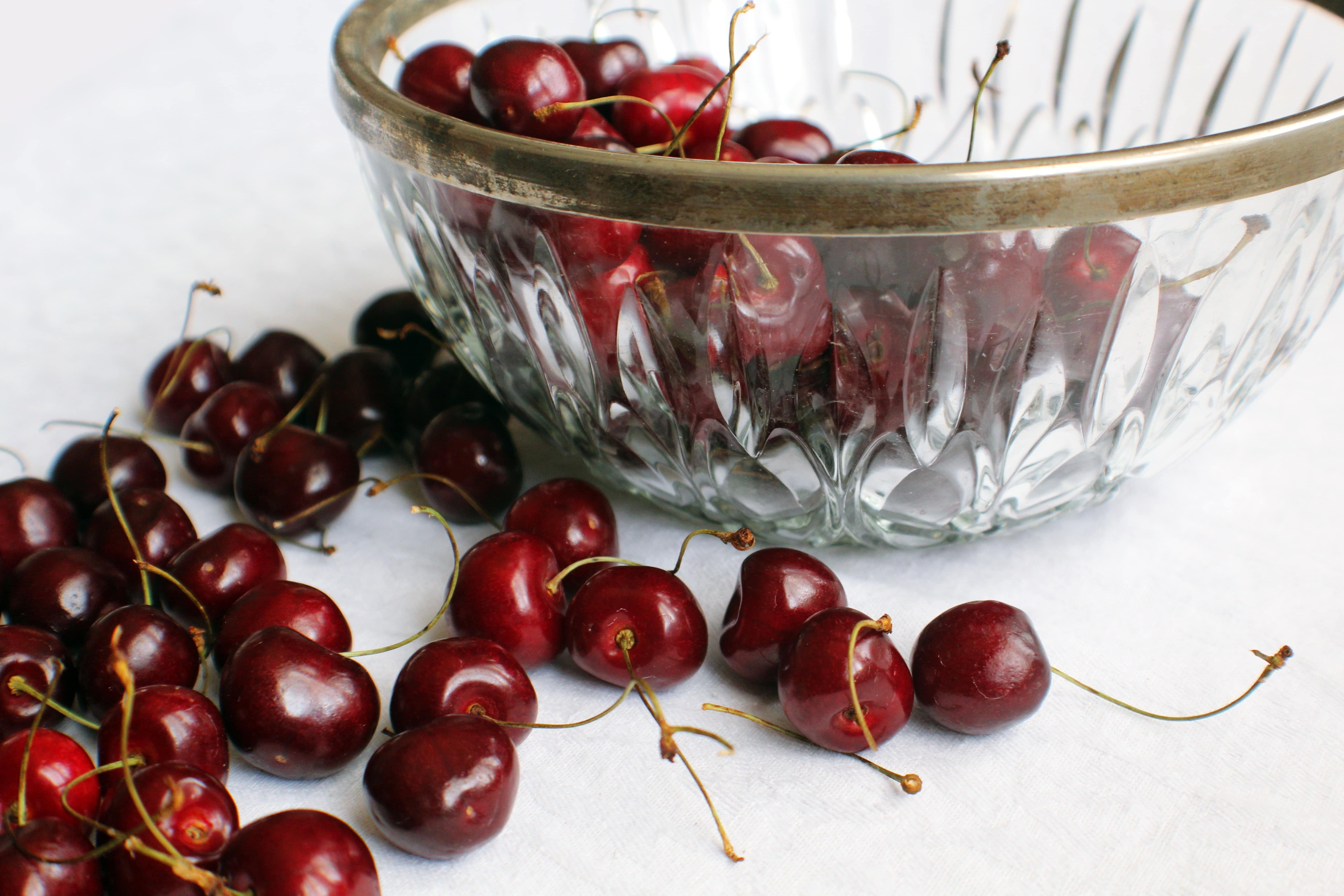 should cherries be stored in the refrigerator