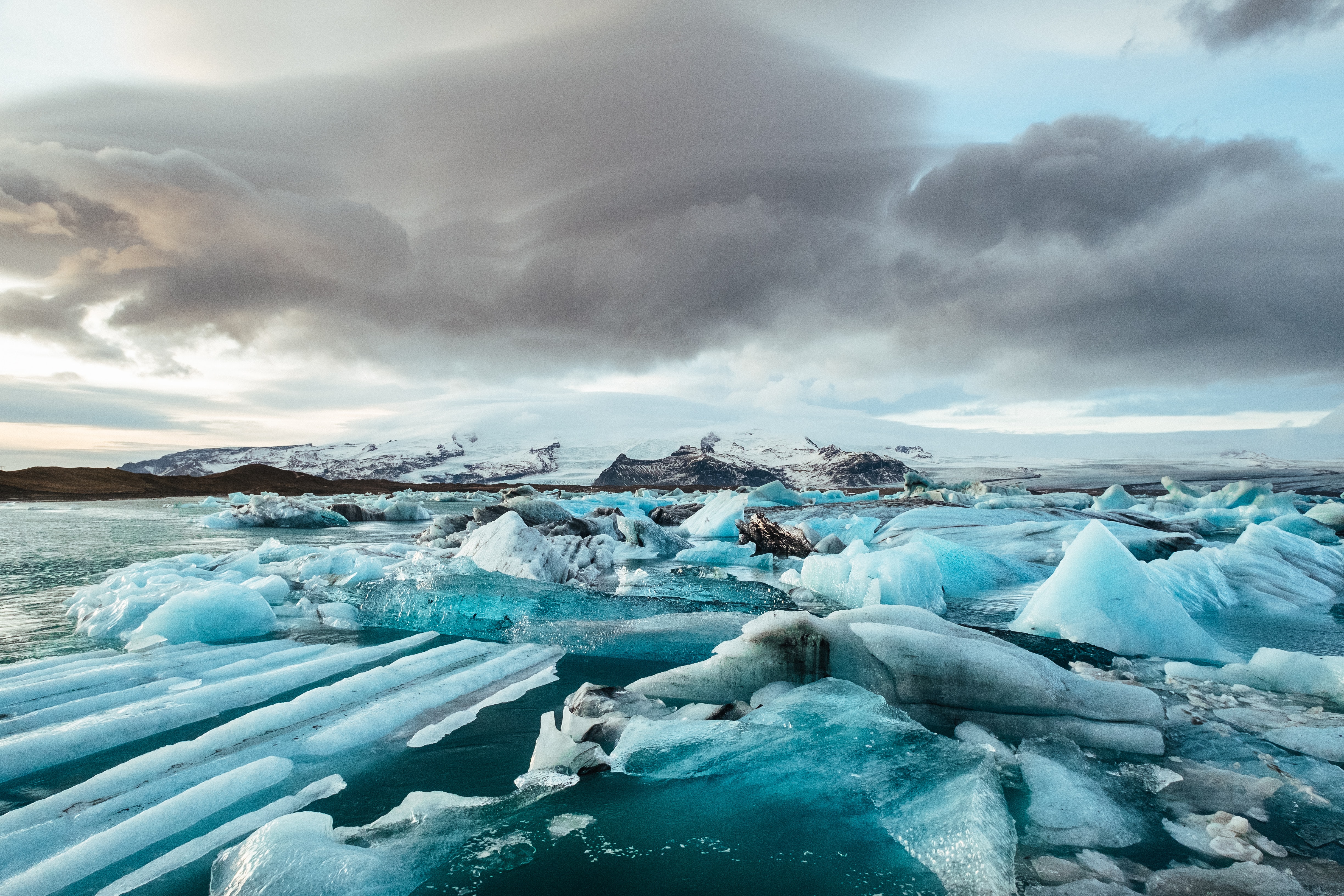 How long does ice take to freeze on a lake