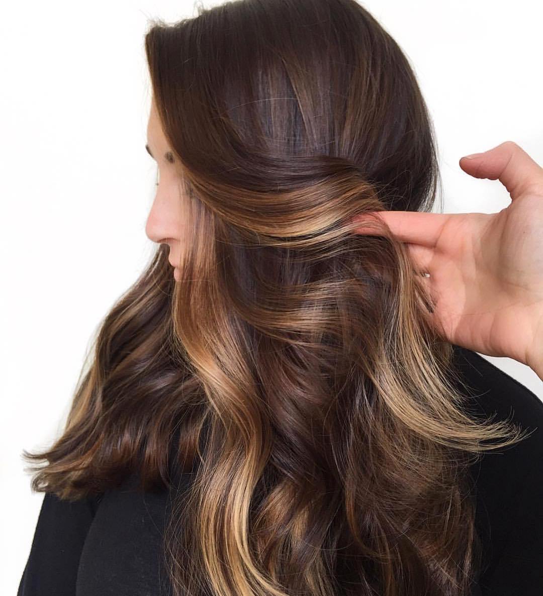 Warm light-blonde highlights in waves