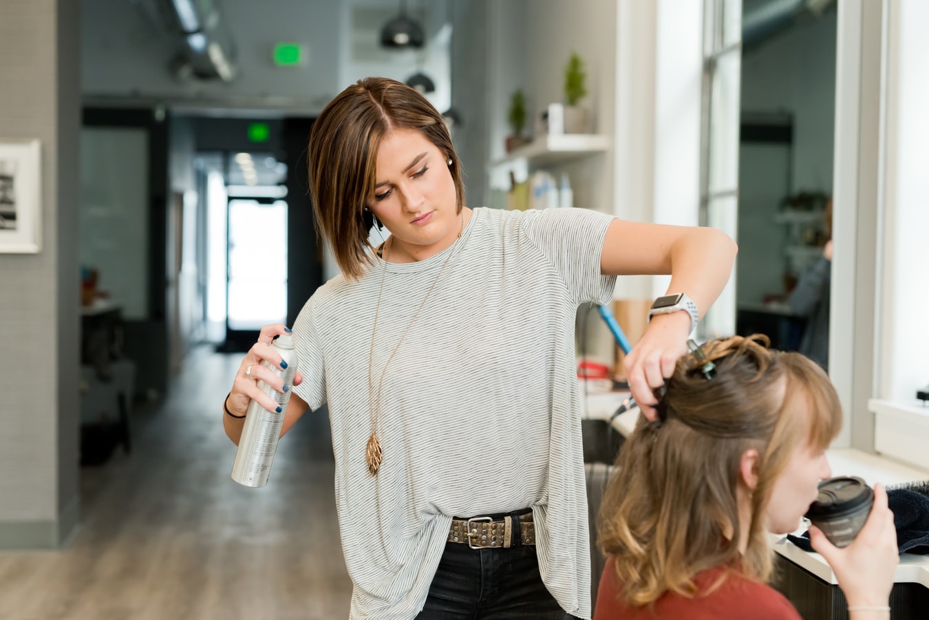 How Much to Tip Hairdresser On $200 | Guide - Beezzly