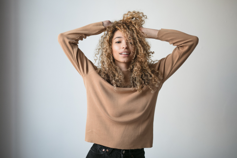 Hair Care Mistakes That Damage Your Curls