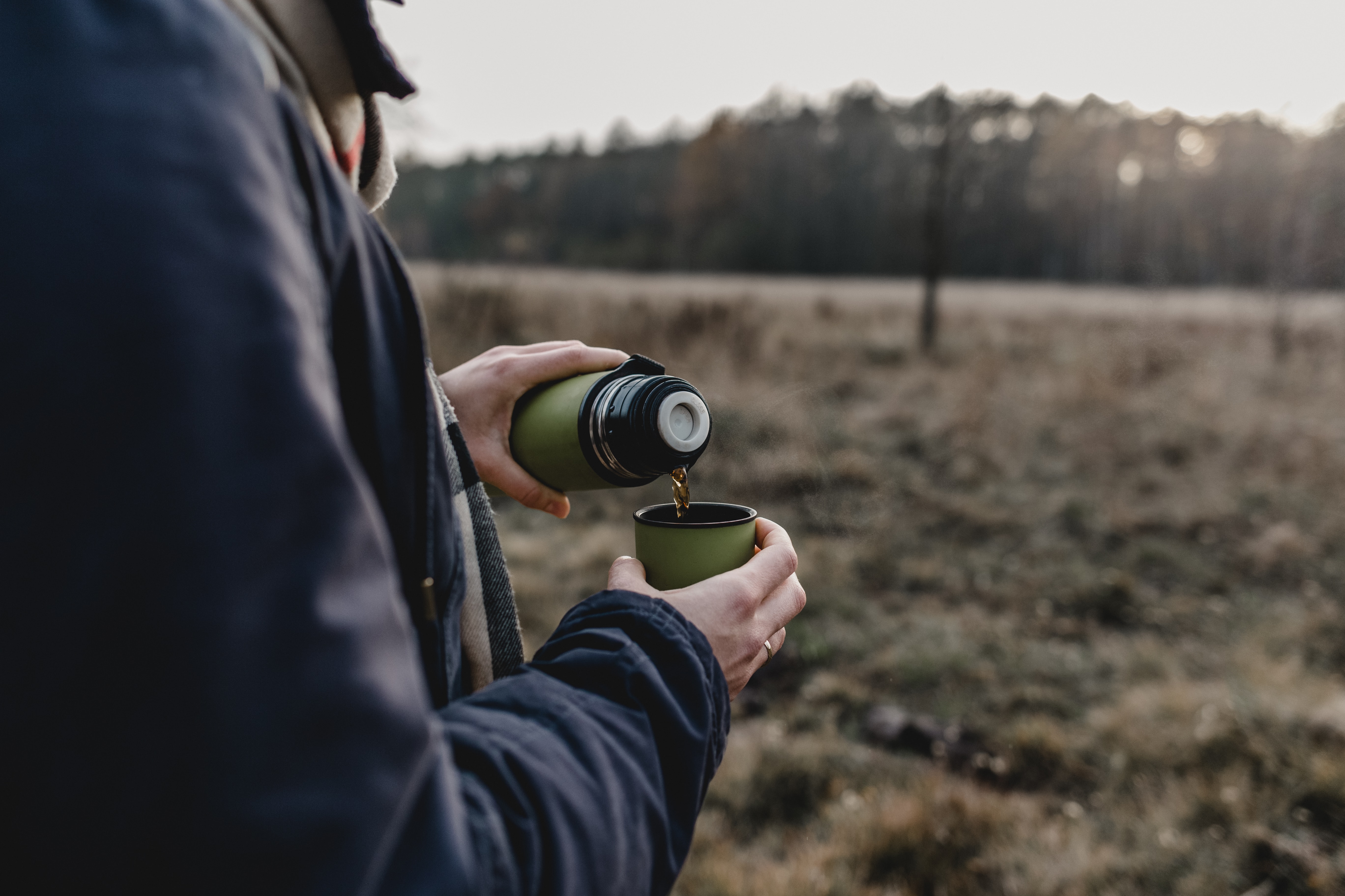 How to Open a Flask If Its Lid Is Stuck