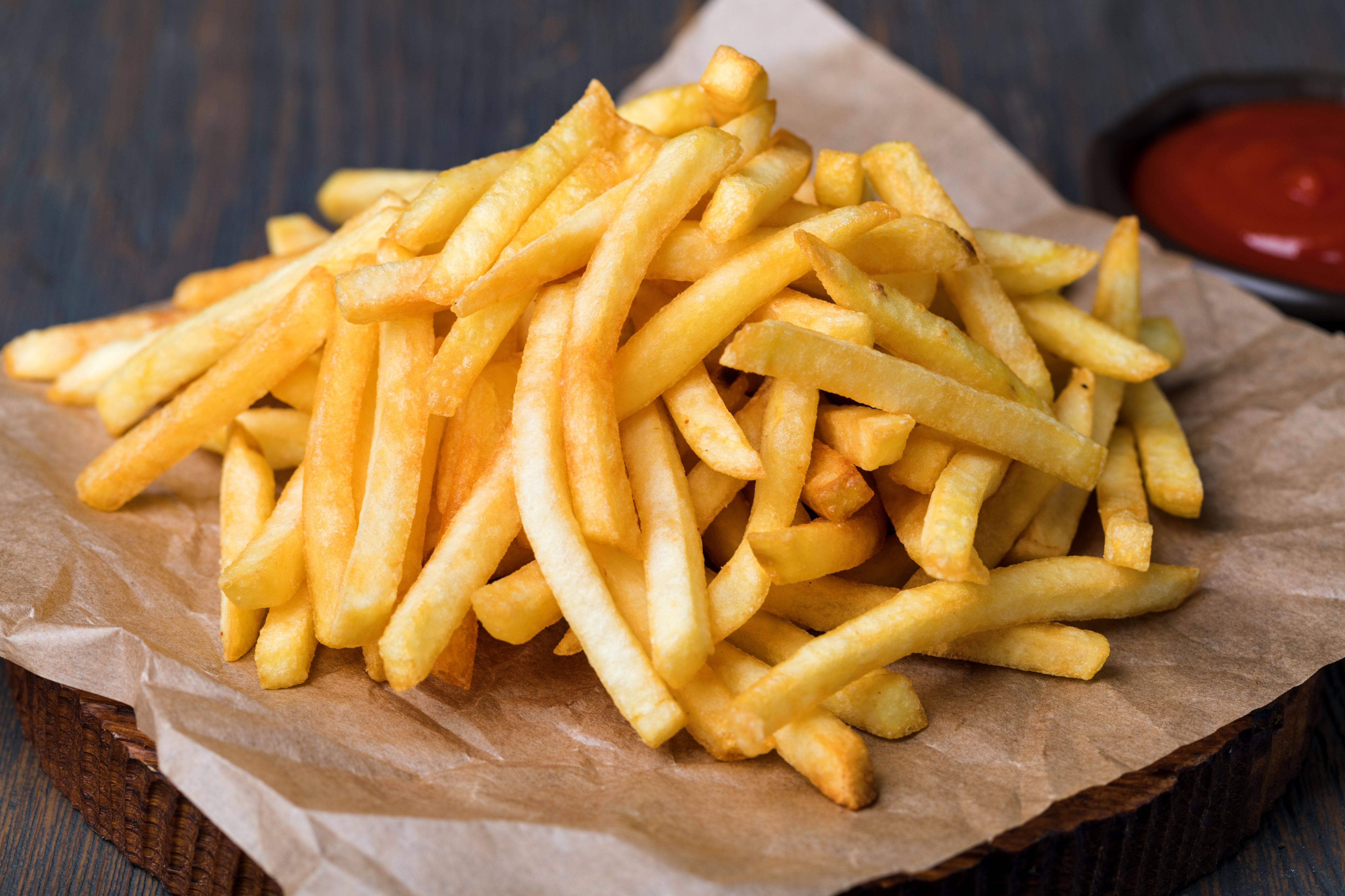 How to Fry Frozen French Fries In a Pan