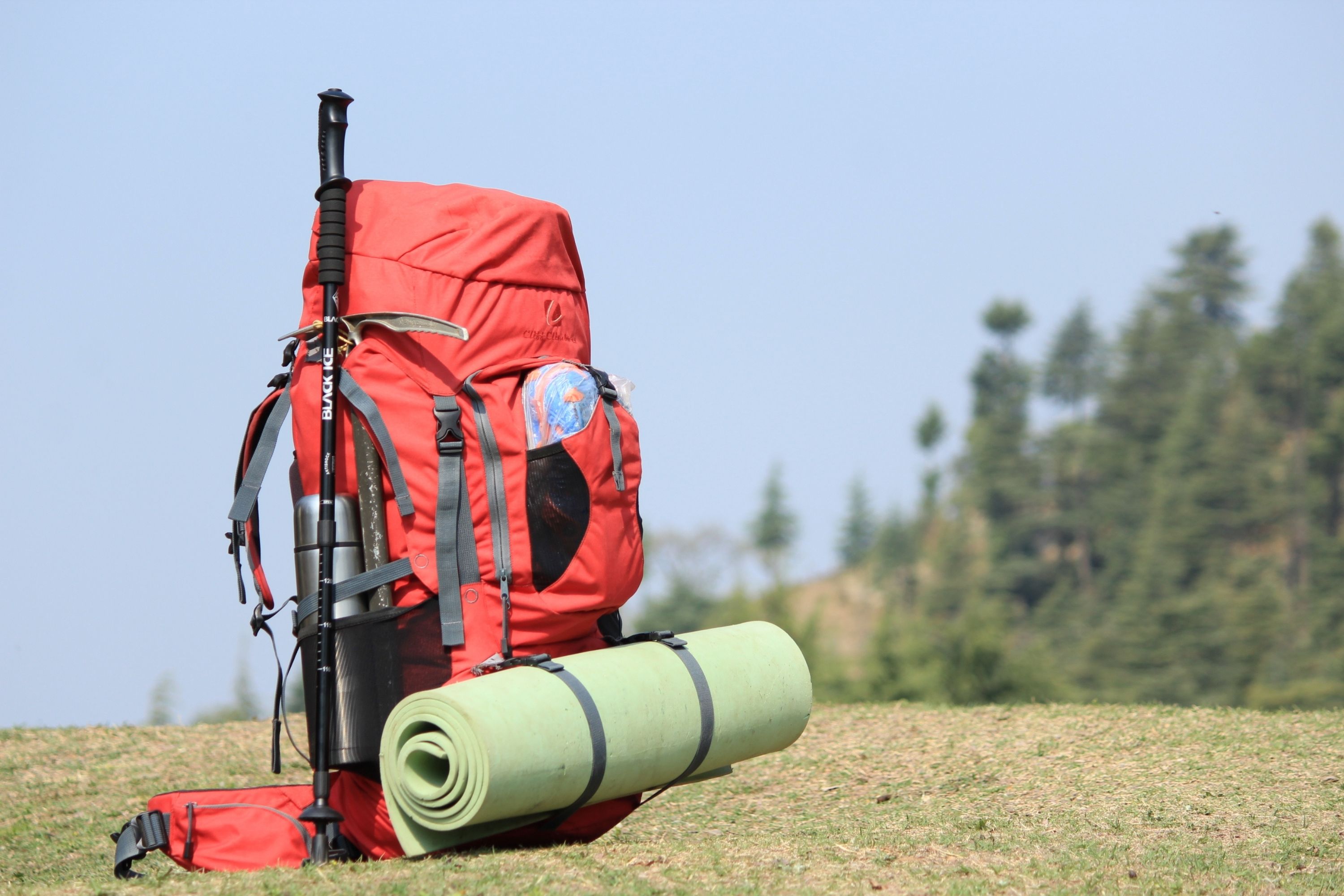 Attaching hydration shop bladder to backpack