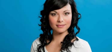 How to Dye Blonde Hair Black Without It Turning Green