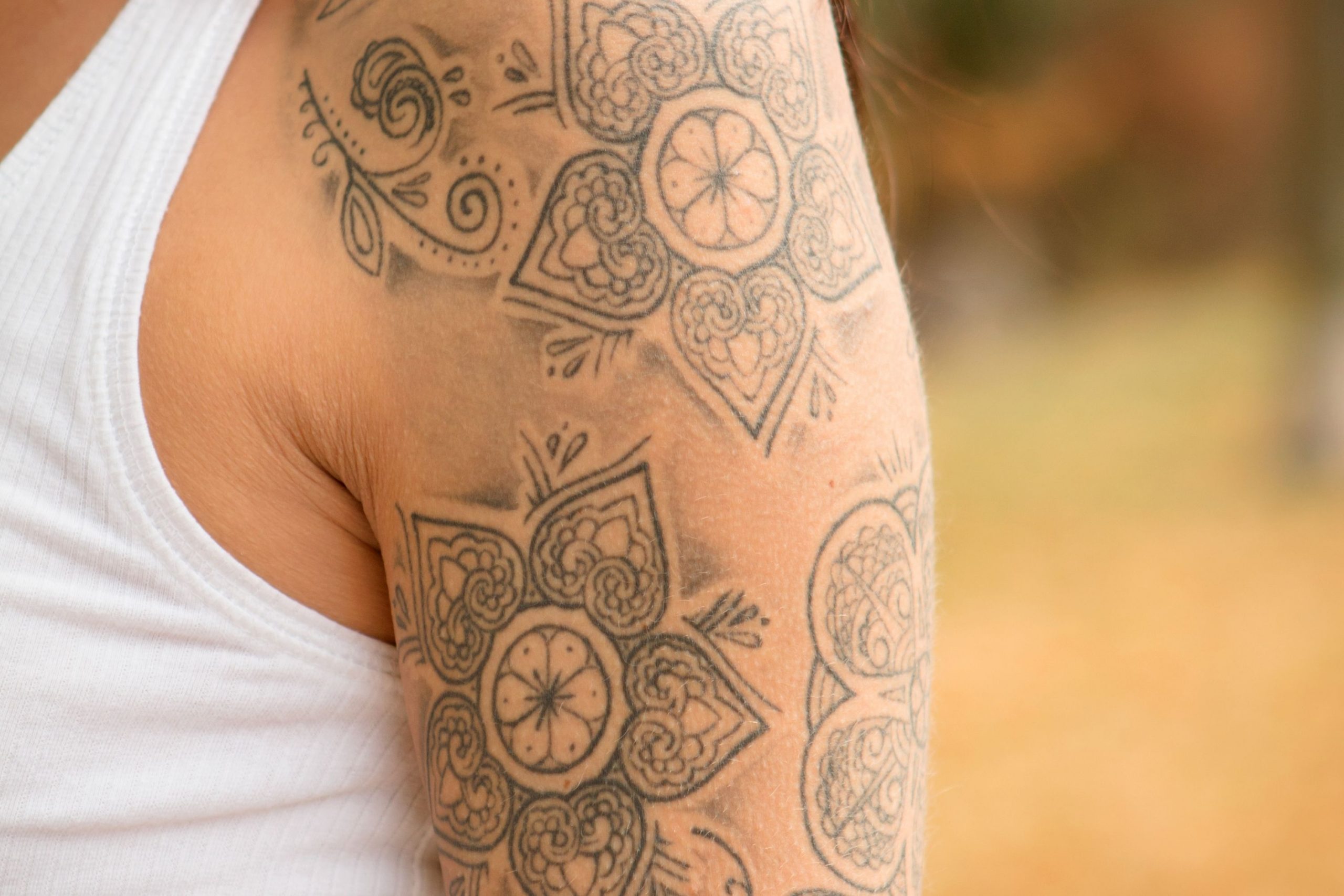 Applying a Sharpie Fake Tattoo With Baby Powder And Hairspray