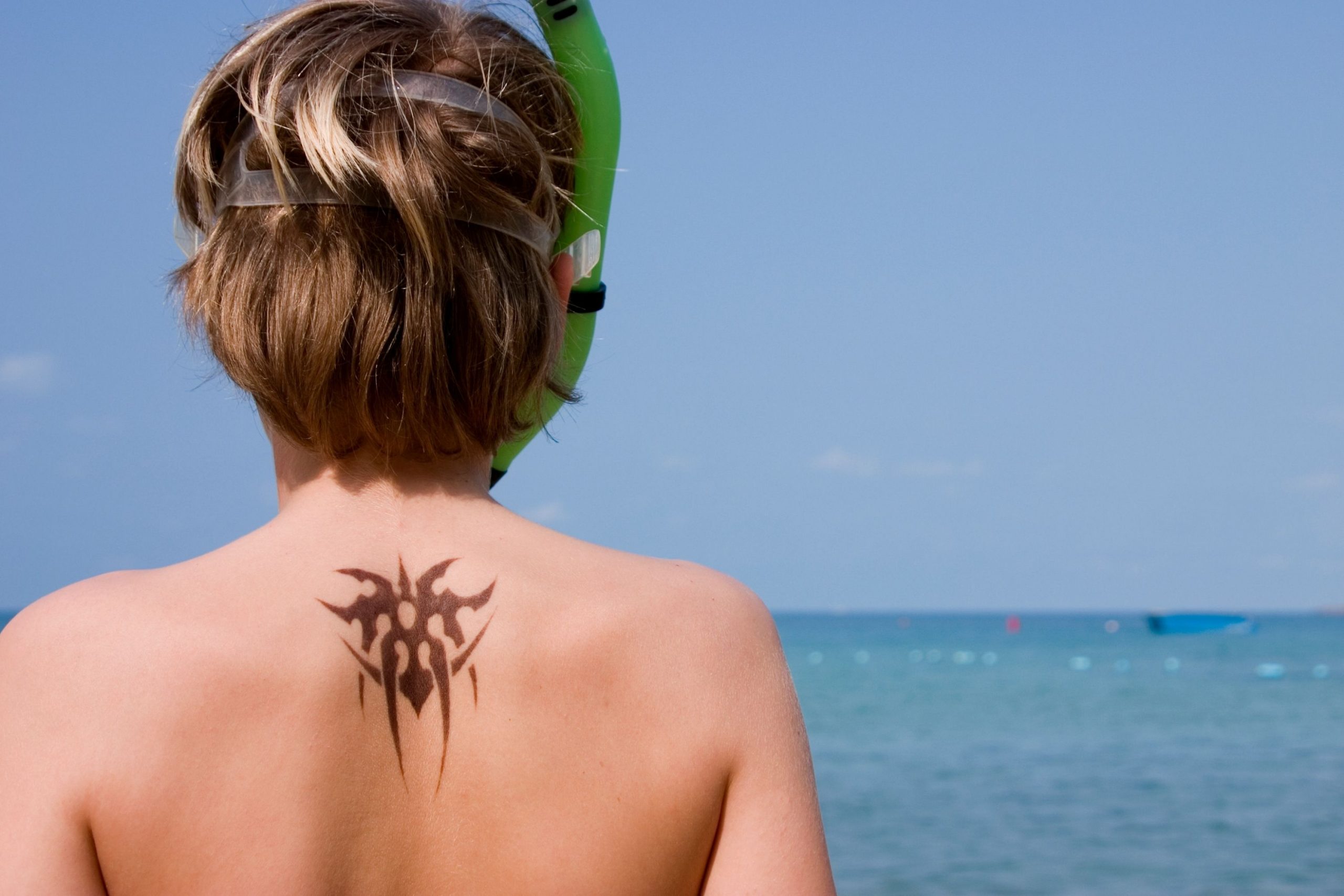 Applying a Sharpie Fake Tattoo With Baby Powder And Hairspray