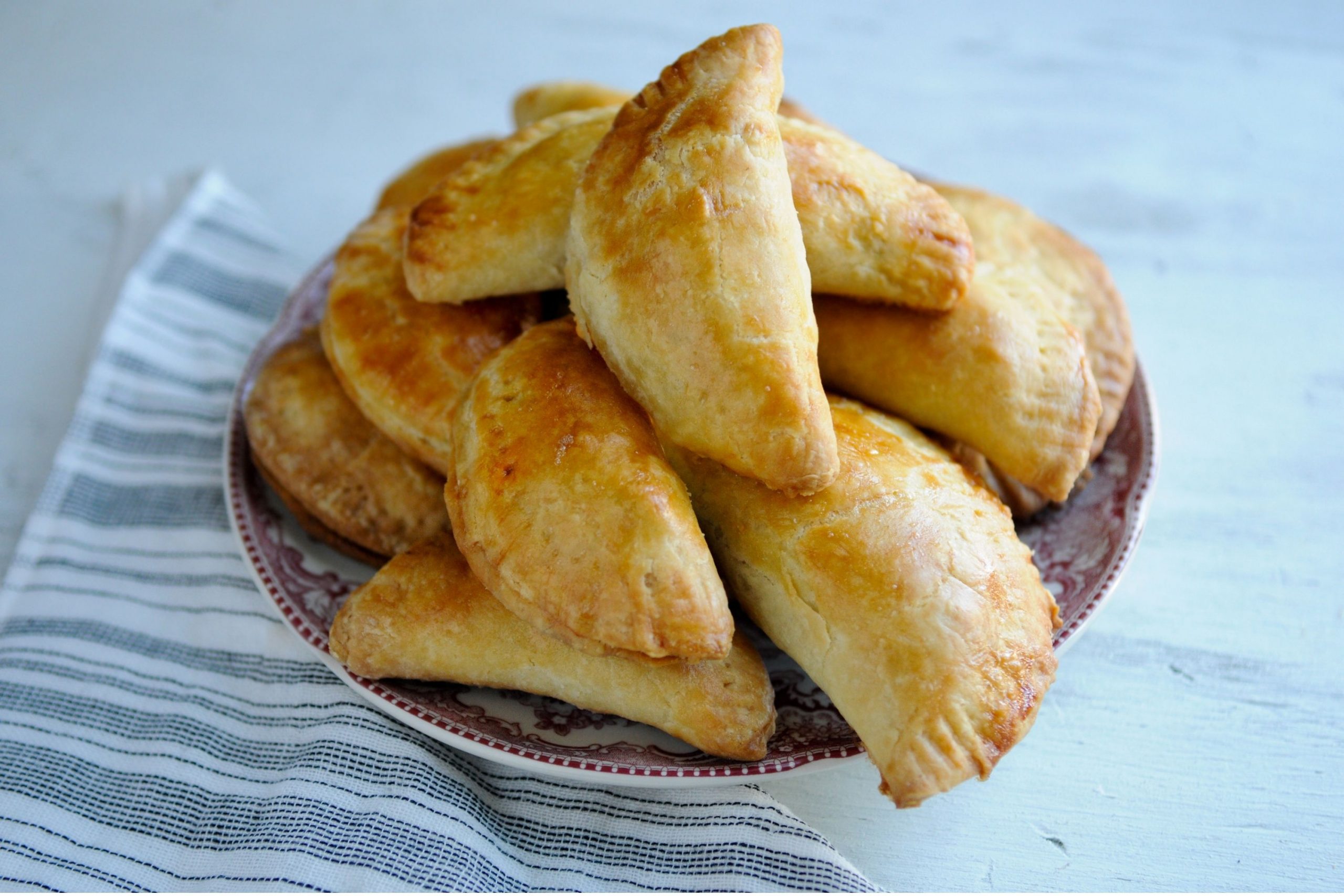 How to Cook Frozen Empanadas In a Microwave