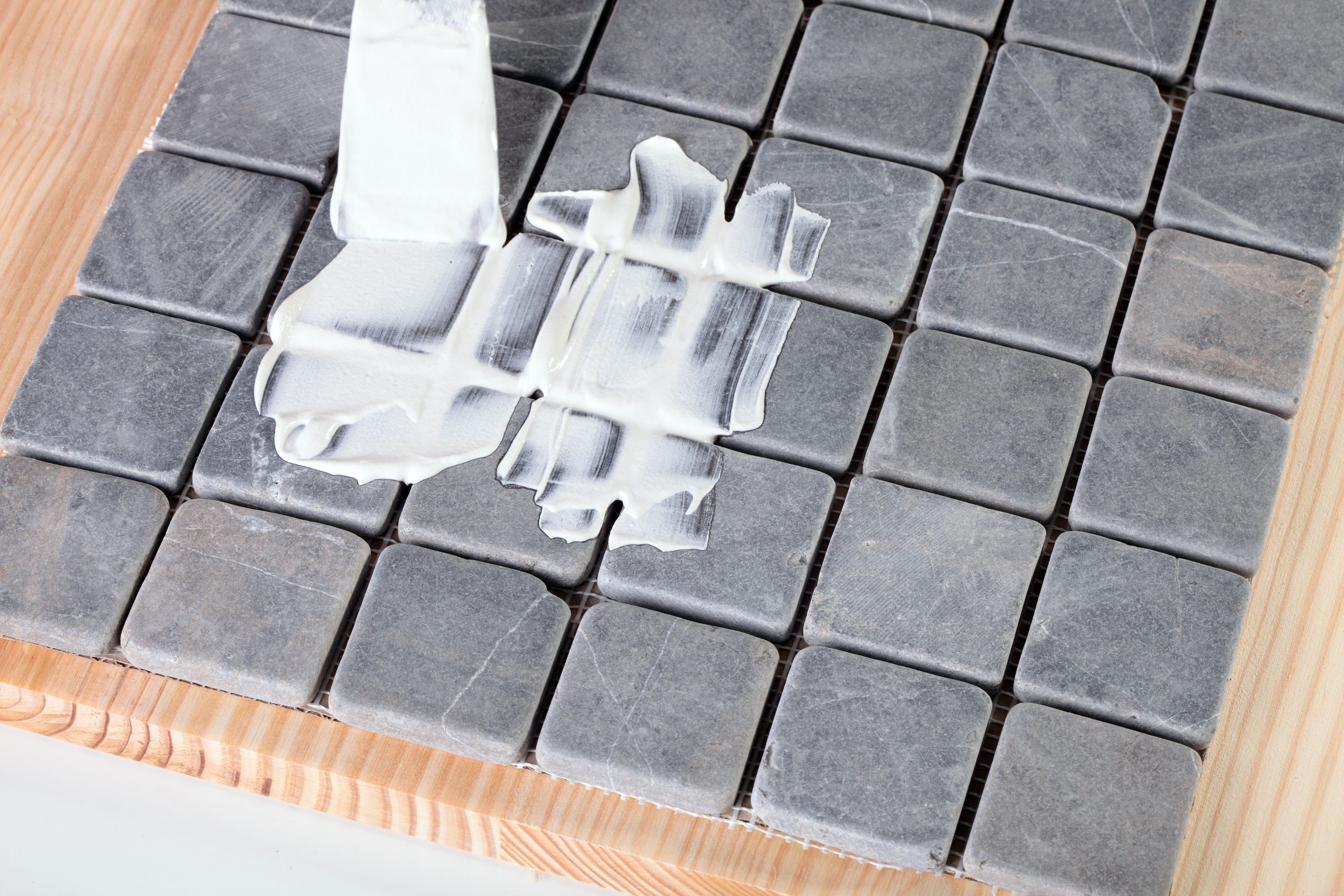 How to Remove Wet Paint From Grout