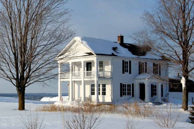 How to Melt Snow Around Your Home? Roof, Deck, Driveway - Beezzly