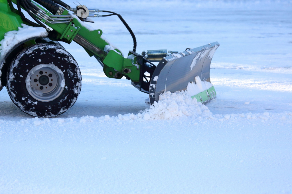 How To Clear Snow From Gravel Driveway? | Beezzly