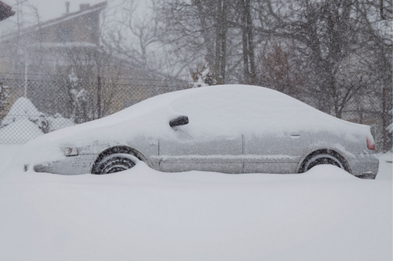 How to Clean Snow Off Your Car Without Scratching It? - Beezzly