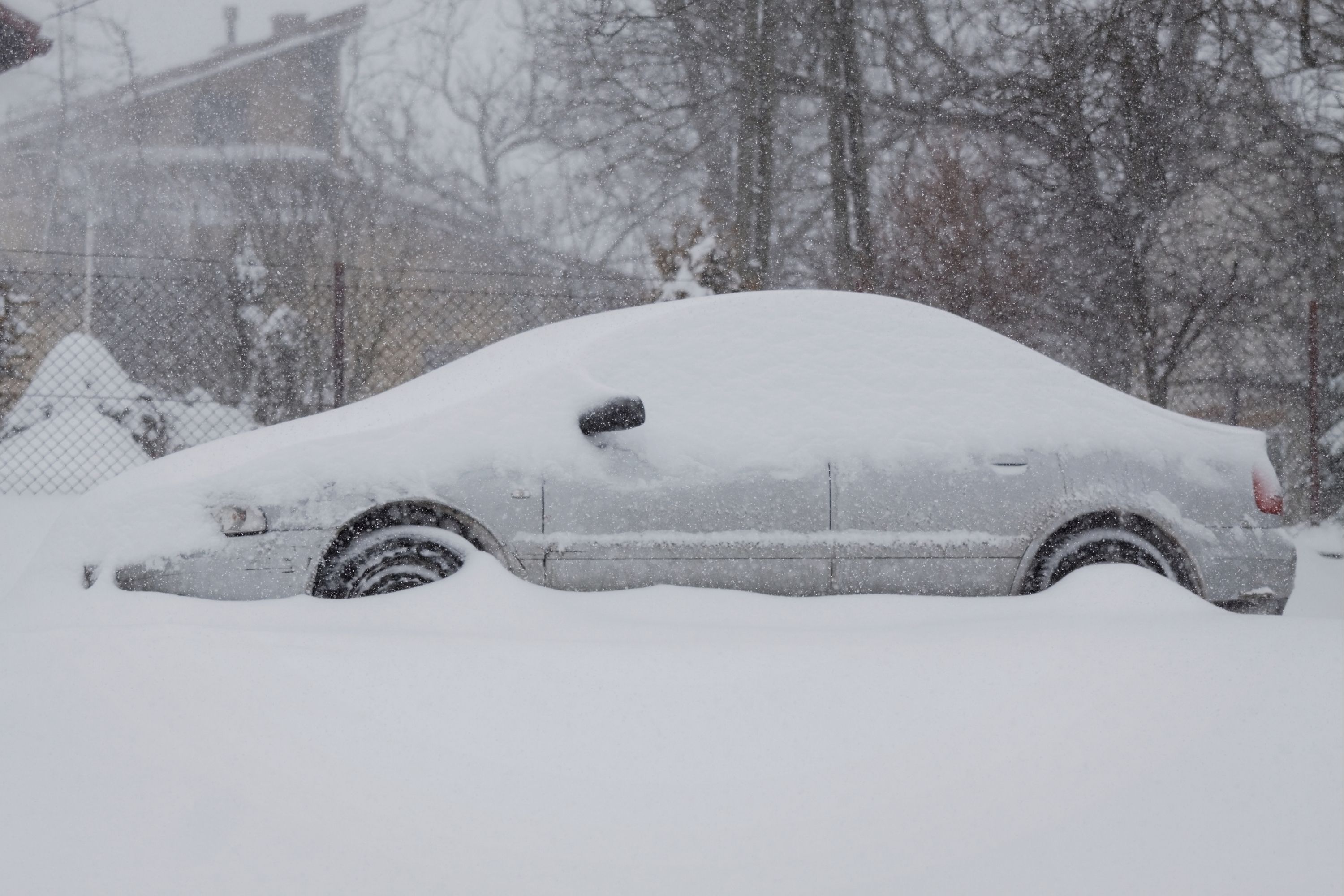 How to Remove Snow From Your Car Without Scratching its Surface Extra Tips to Consider (3)