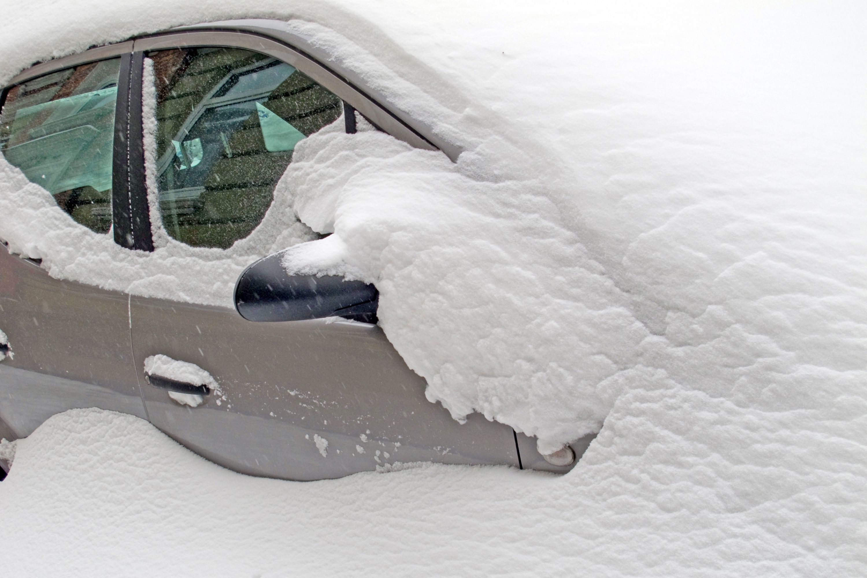 How to Remove Snow From Your Car Without Scratching its Surface Extra Tips to Consider