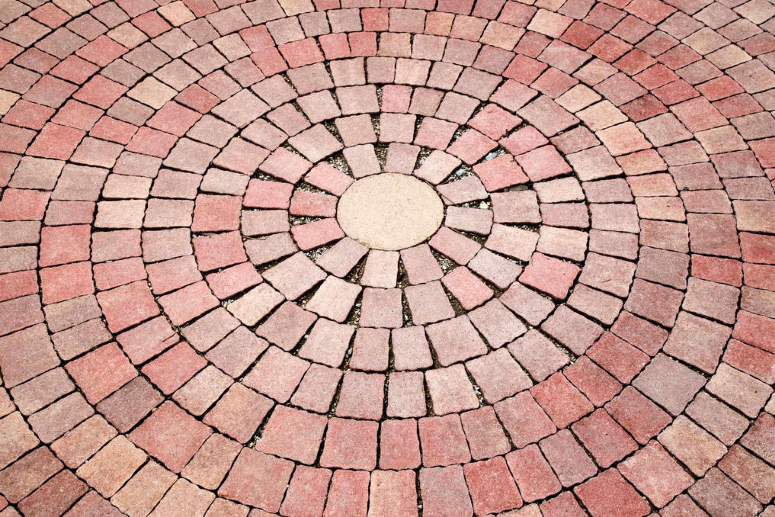 How to Remove Polymeric Sand From Pavers? - Beezzly