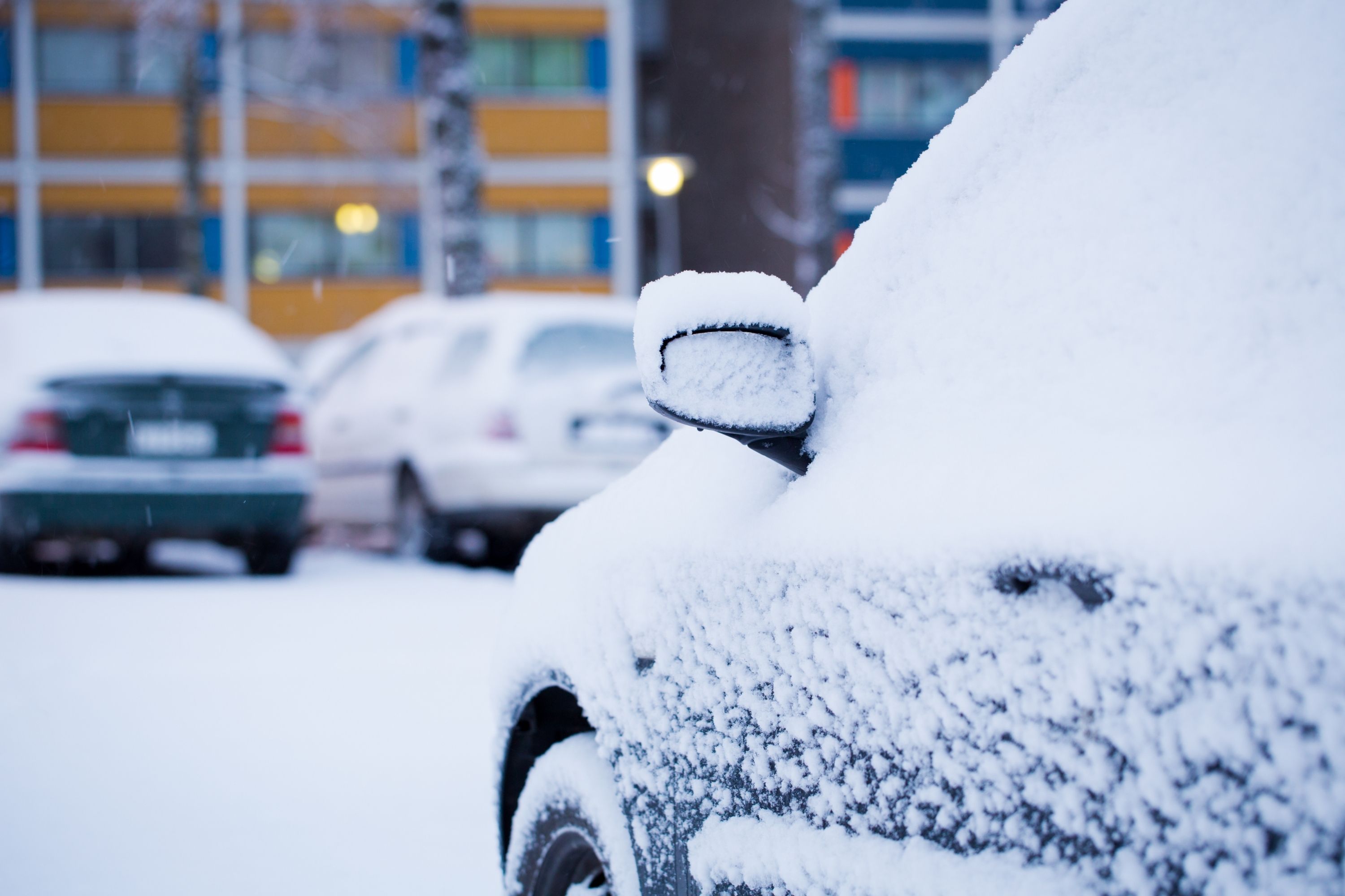 What Is the Best Tool For Cleaning Snow Off Your Car