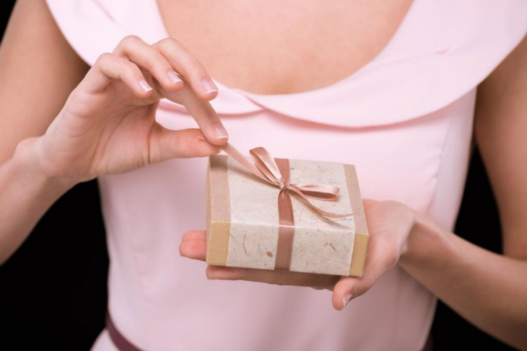 what-to-do-when-someone-asks-for-a-gift-back-beezzly