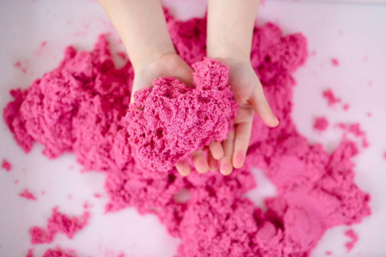 How To Store Kinetic Sand Tips And Recommendations Beezzly   How To Properly Store Your Kinetic Sand 2 768x512 