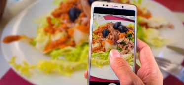 Tips to Easily Market Your Restaurant on Social Media