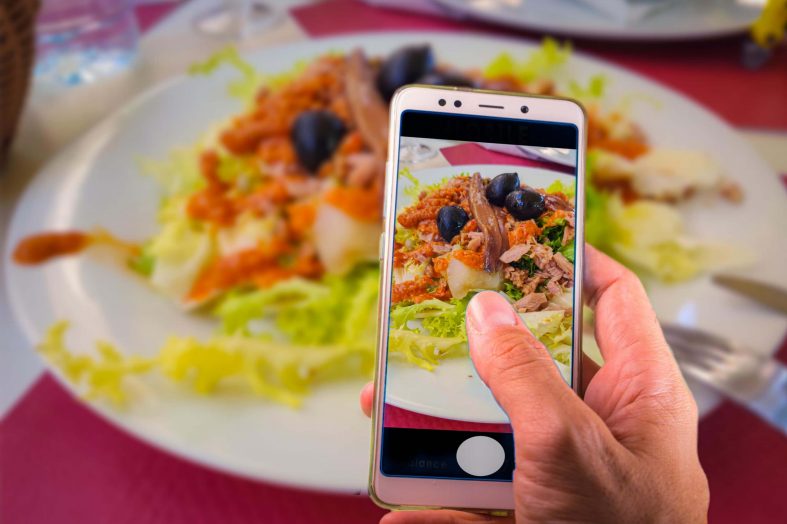 Tips to Easily Market Your Restaurant on Social Media