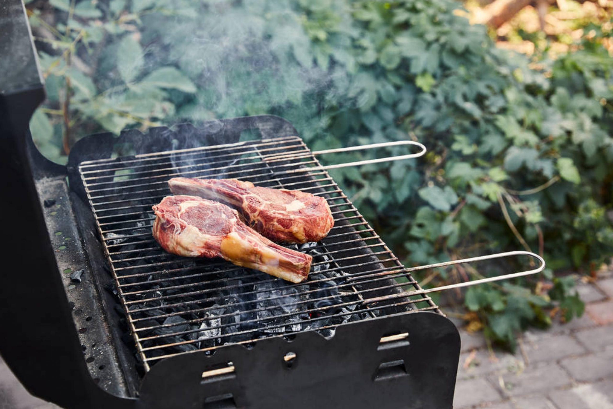 How to Make a Heat Shield For a Grill