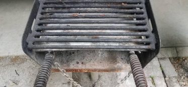 stockphotofan1 How to Fix Rusted Grill Bottom-min