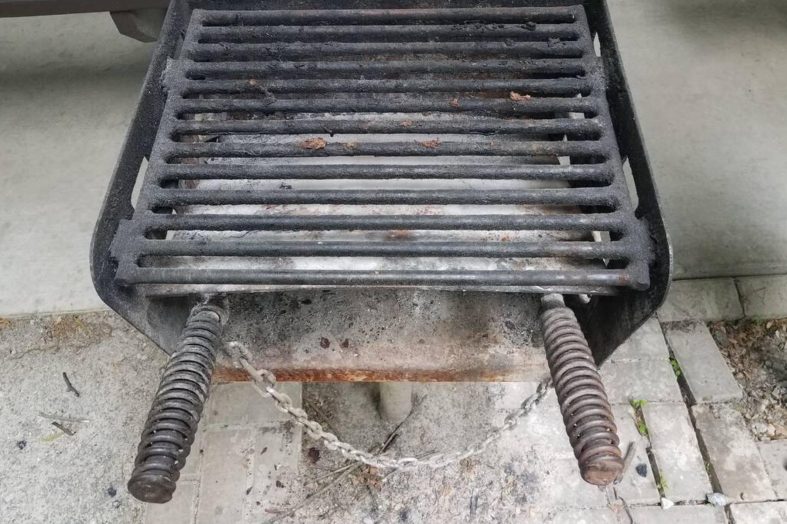stockphotofan1 How to Fix Rusted Grill Bottom-min