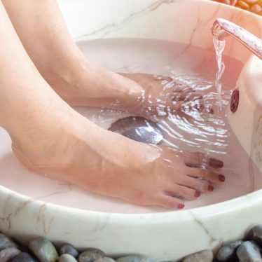 How to Clean a Home Foot Bath