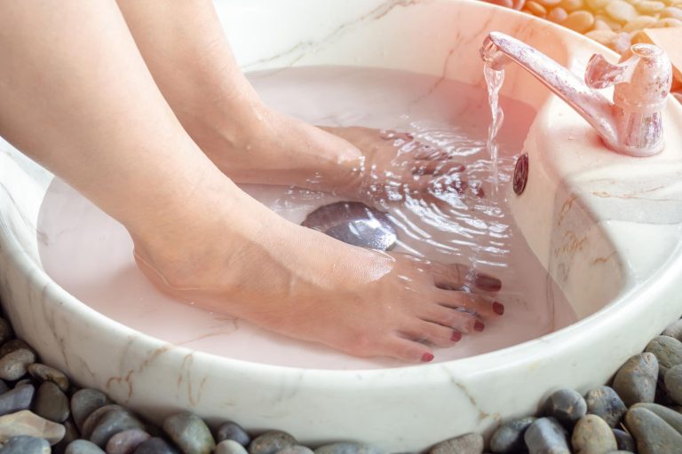 solutions-to-put-in-a-foot-bath-livestrong