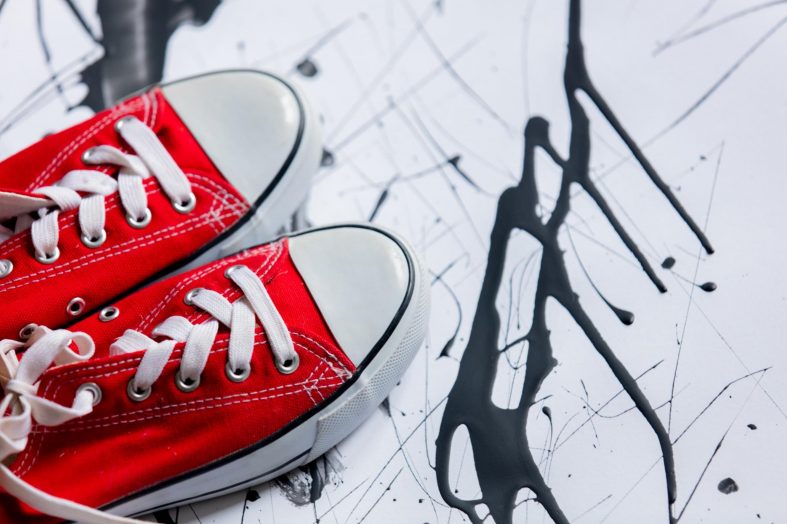 How to Prevent Acrylic Paint From Cracking On Shoes