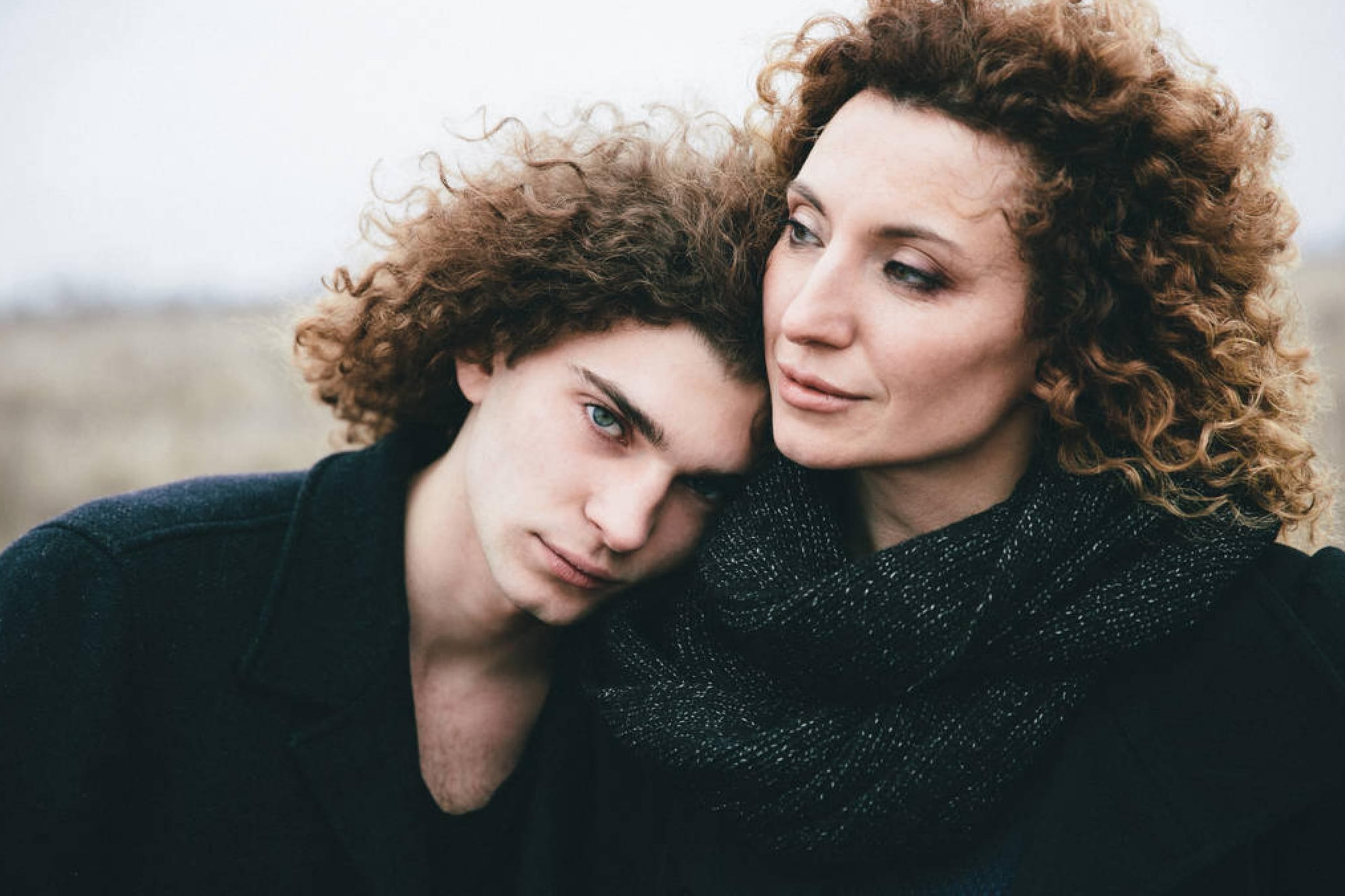 How to Tell If Someone Has Naturally Curly Hair