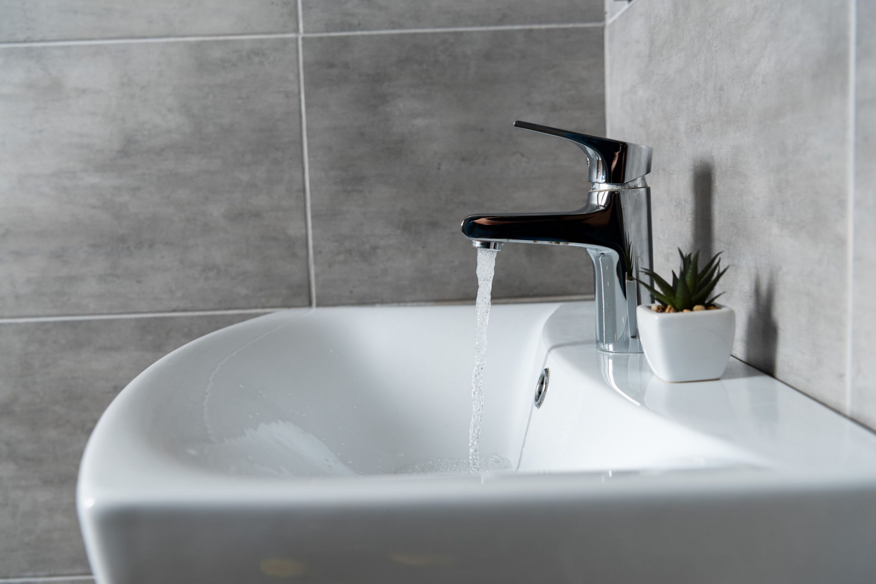 Removing Hair Dye Stains From Bathroom Sink