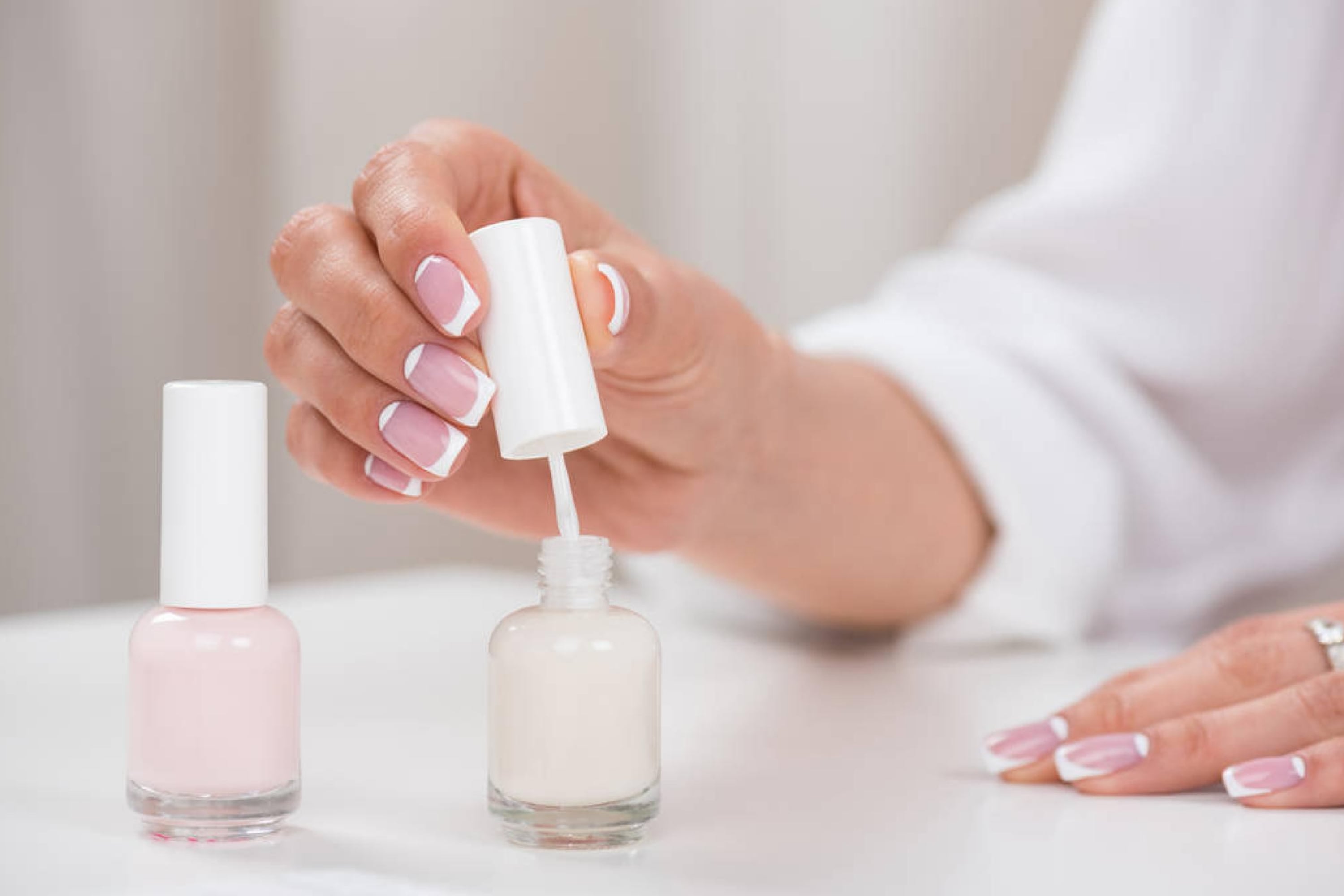 What Is the Difference Between a Non Acid Nail Primer And an Acid Primer