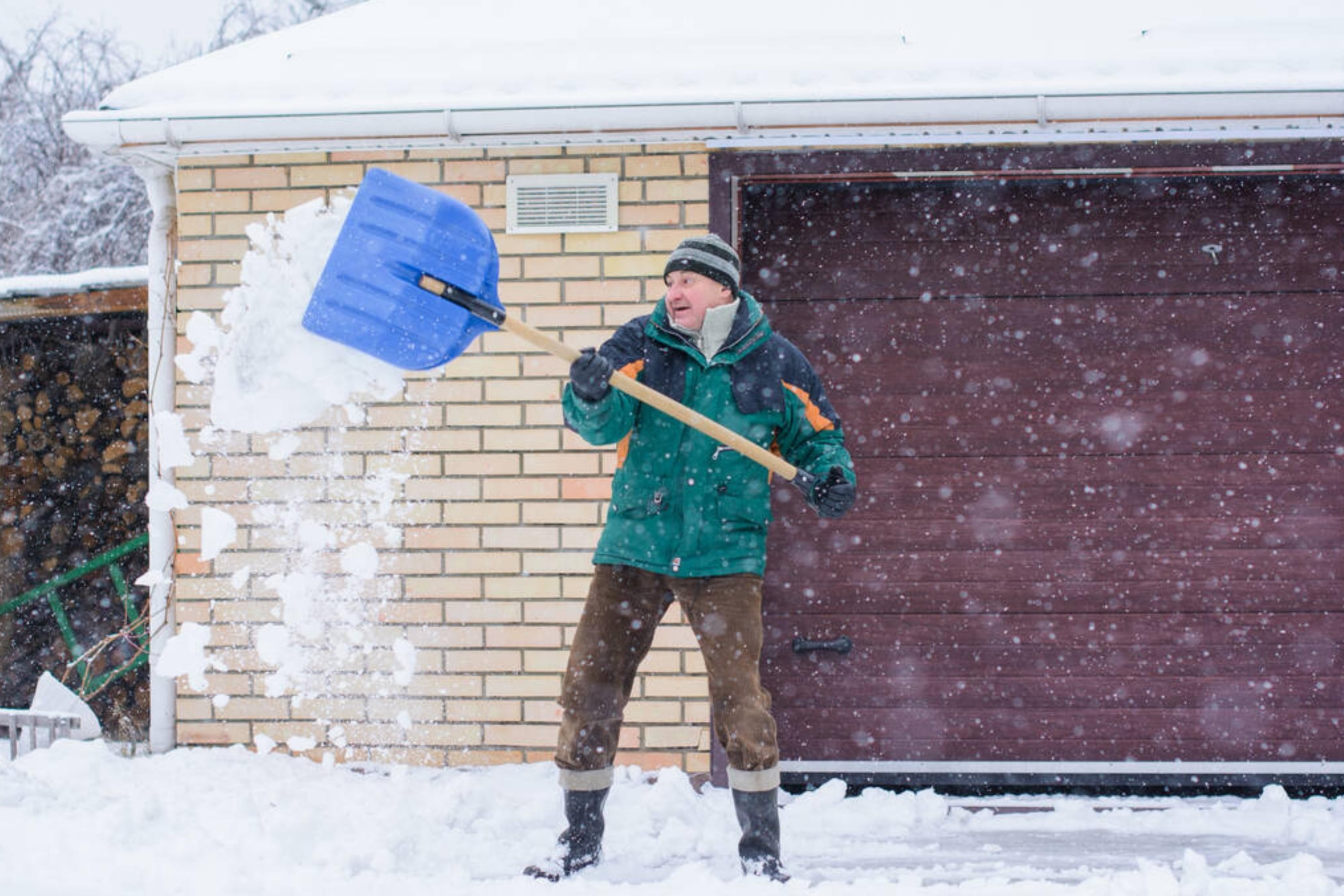 How Many Calories Do You Burn Shoveling Snow? Beezzly