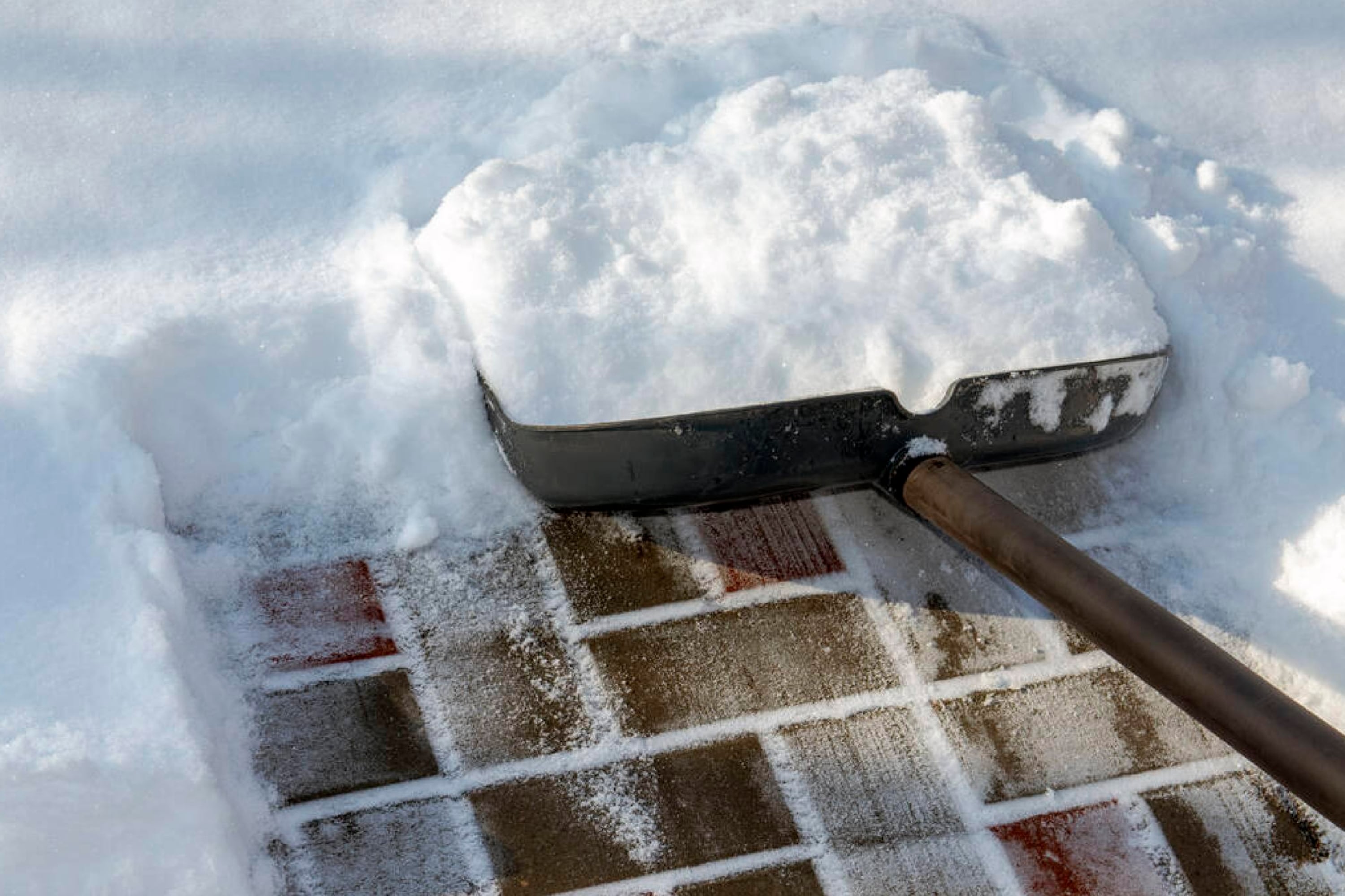 How Many Calories Do You Burn Shoveling Snow? Beezzly