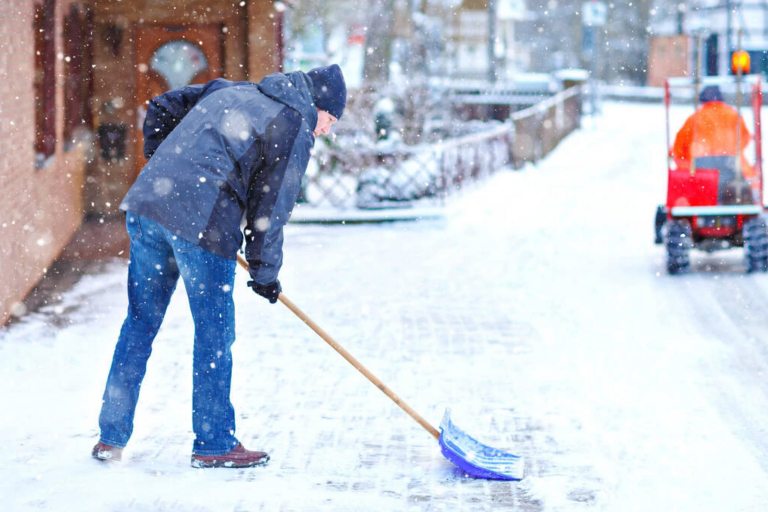 how-many-calories-do-you-burn-shoveling-snow-beezzly