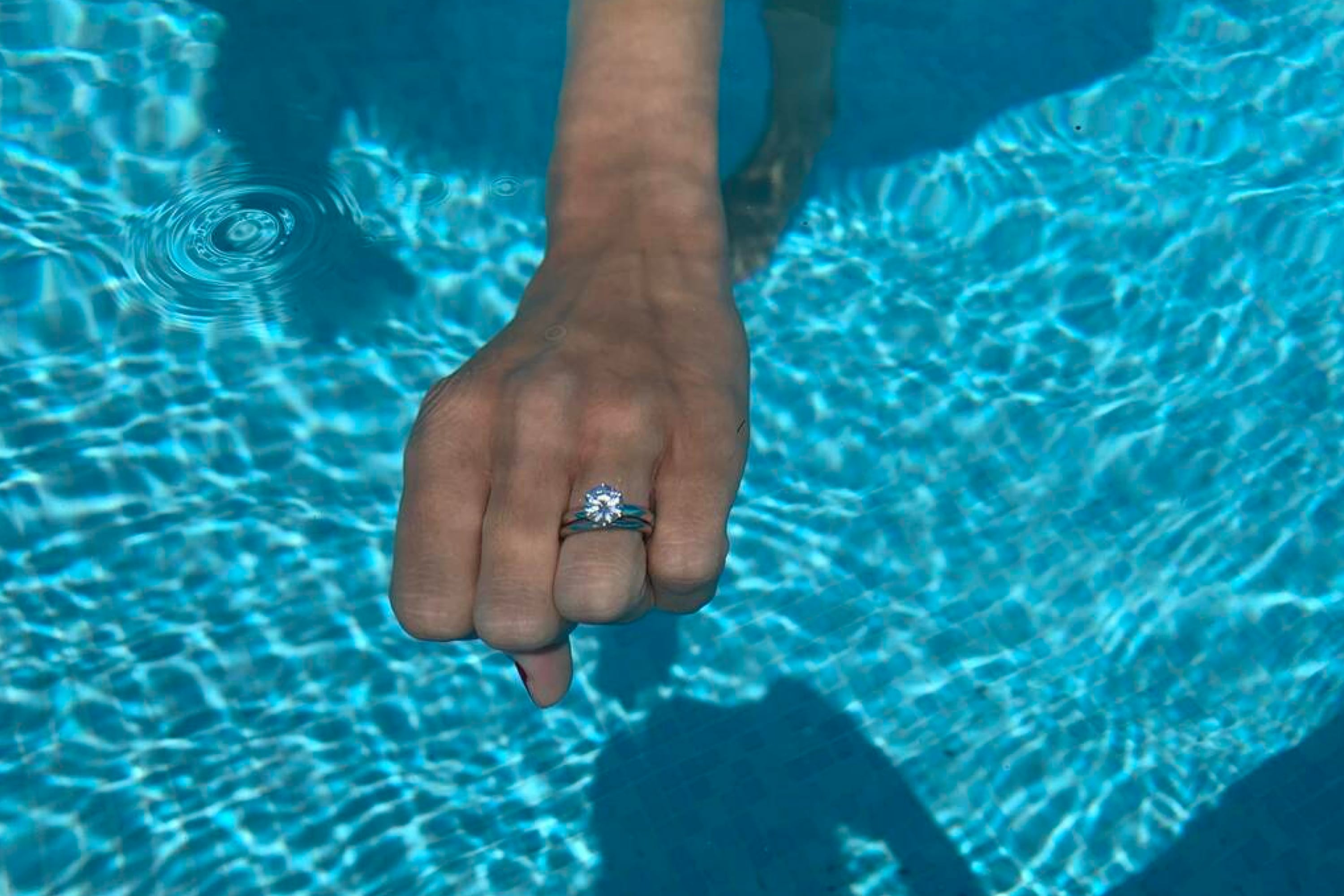 Can I Wear Stainless Steel Jewelry In a Swimming Pool