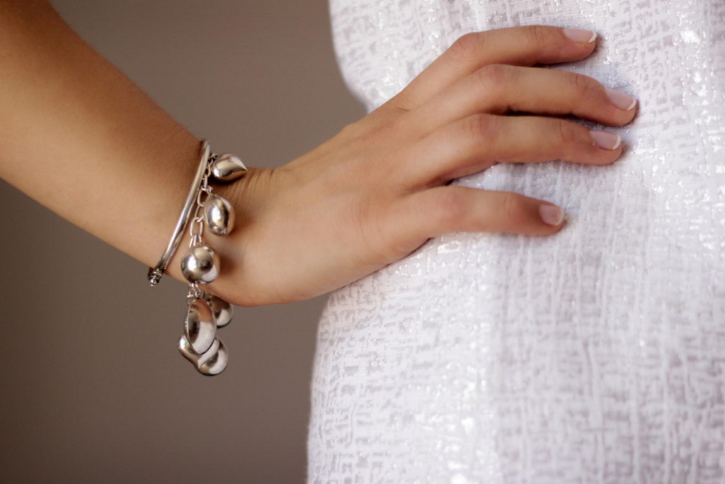 Can You Wear Stainless Steel Jewelry In the Shower? Beezzly