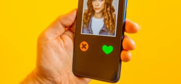 11 Hacks to an Unforgettable Online Dating Profile