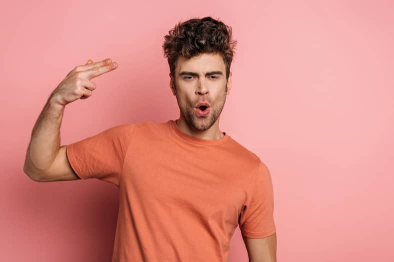 20 Signs a Man is Pretending to Love You